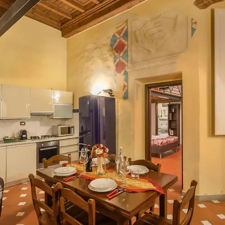 Oltrarno Loft-hosted By Sweetstay شقة