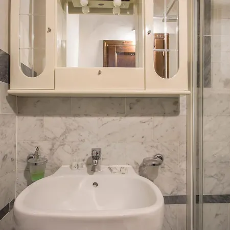 Oltrarno Loft-hosted By Sweetstay شقة *