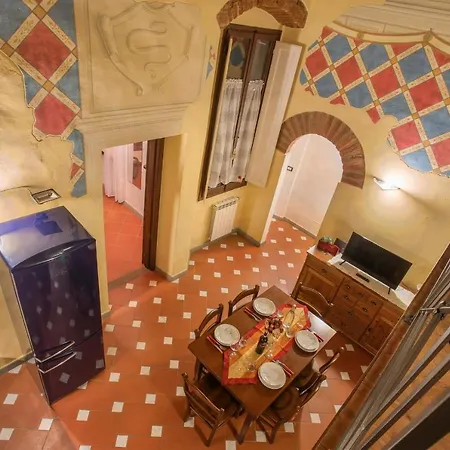 Oltrarno Loft-hosted By Sweetstay شقة